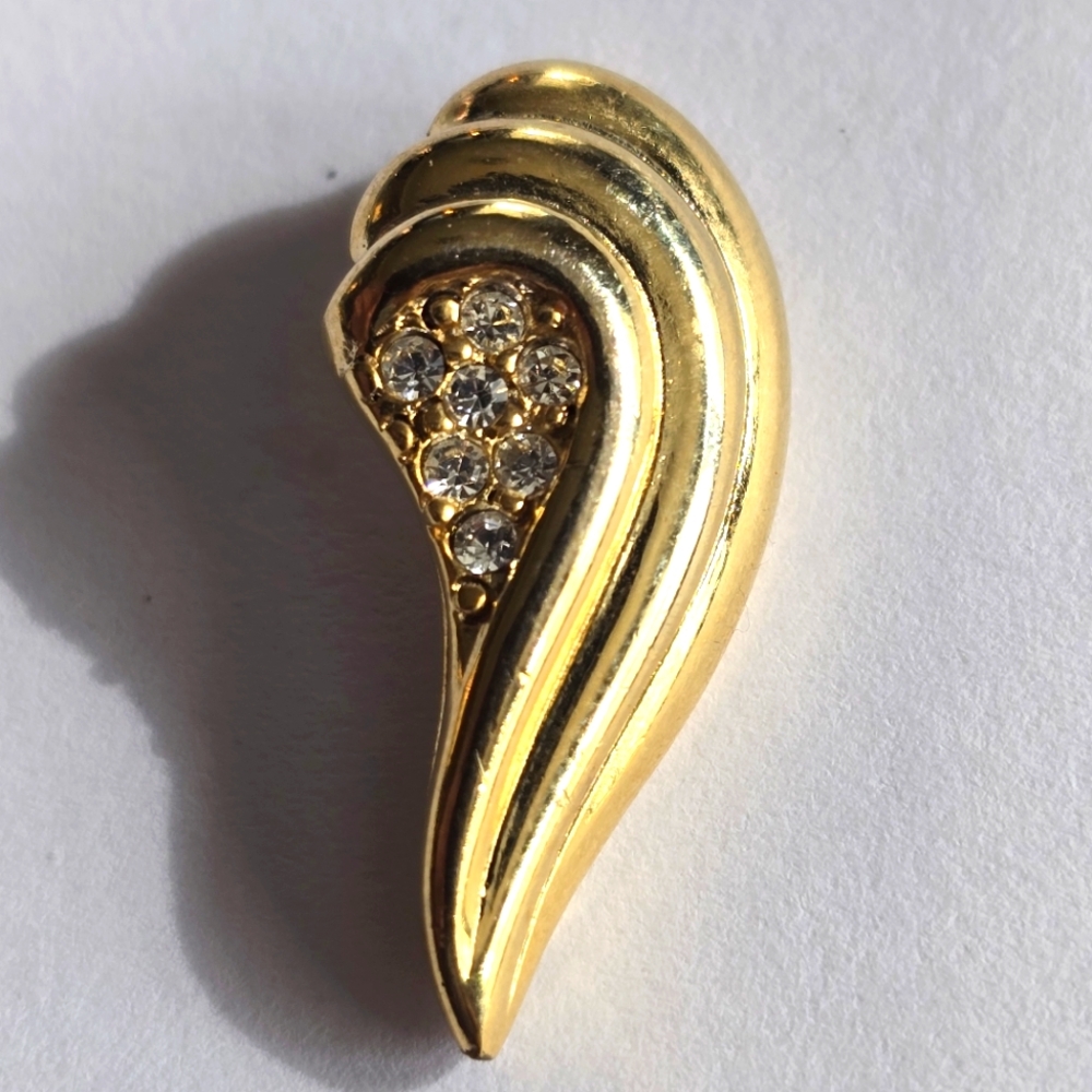 Vintage pendant gold tone wing swoop clear rhinestones